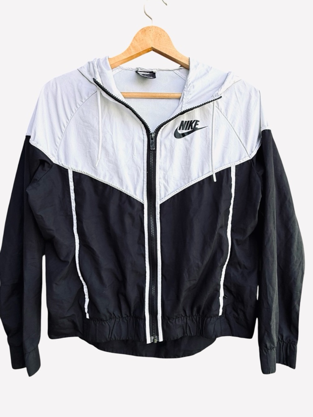 Nike Sportswear Windrunner Jacket Women’s SZ Medium Lightweight CN6910-011 - Picture 1 of 7
